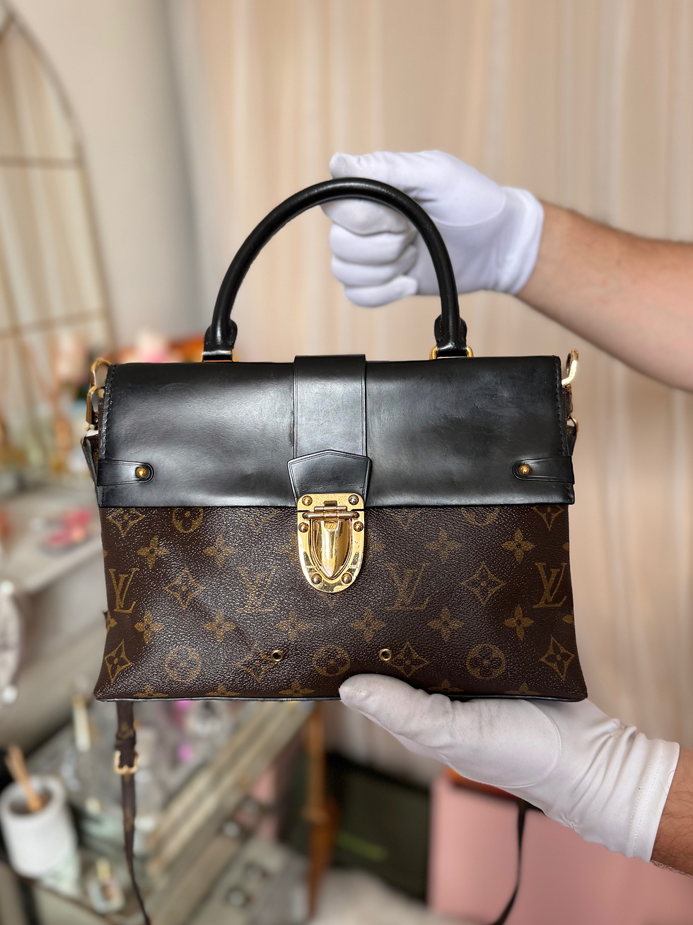 Miniature : Sac à main Louis Vuitton one handle de 2017 modèle rare et recherché.