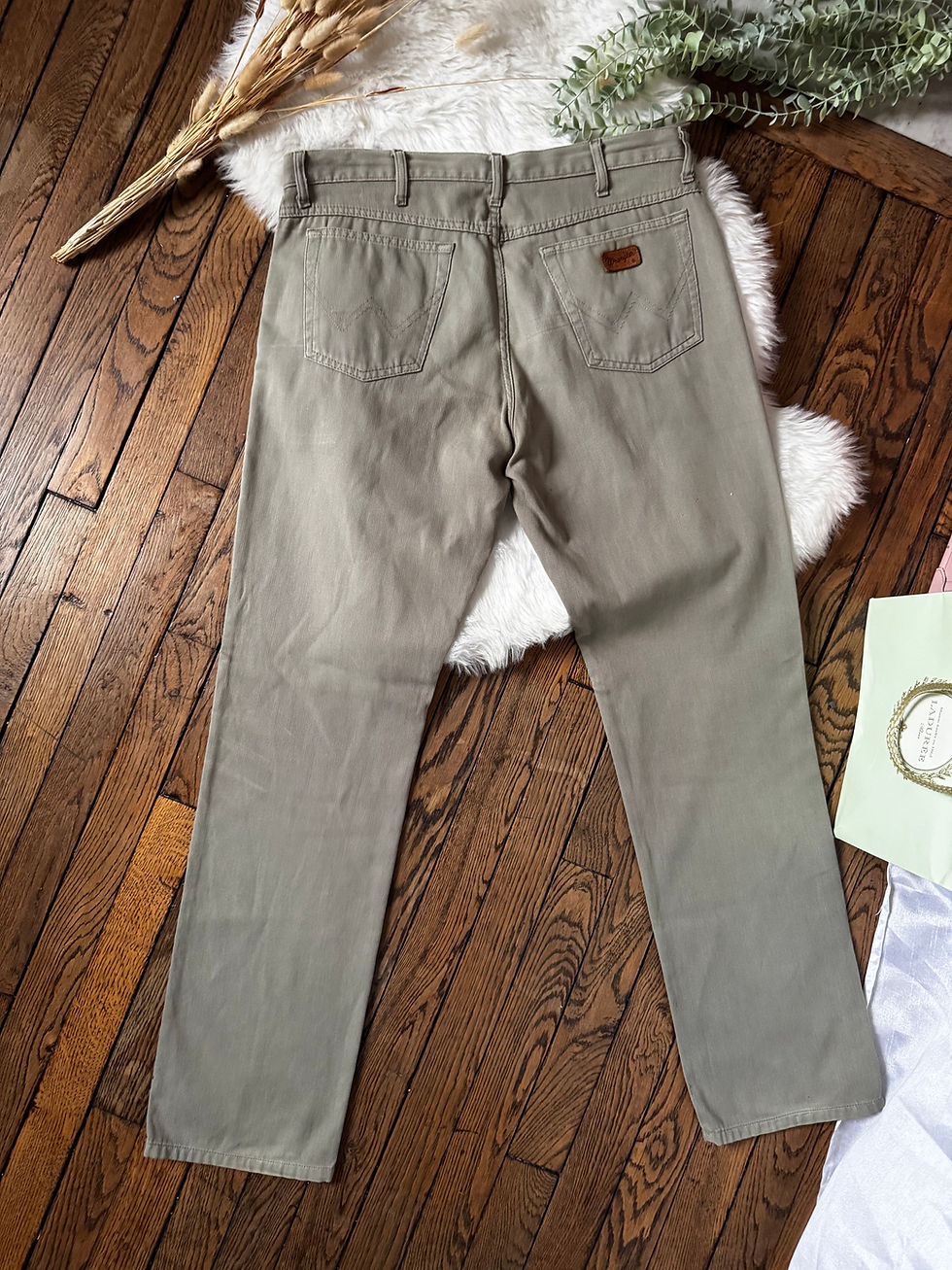 Miniature : Jeans wrangler gris/ vert en très bon état taille 44cm longueur 114