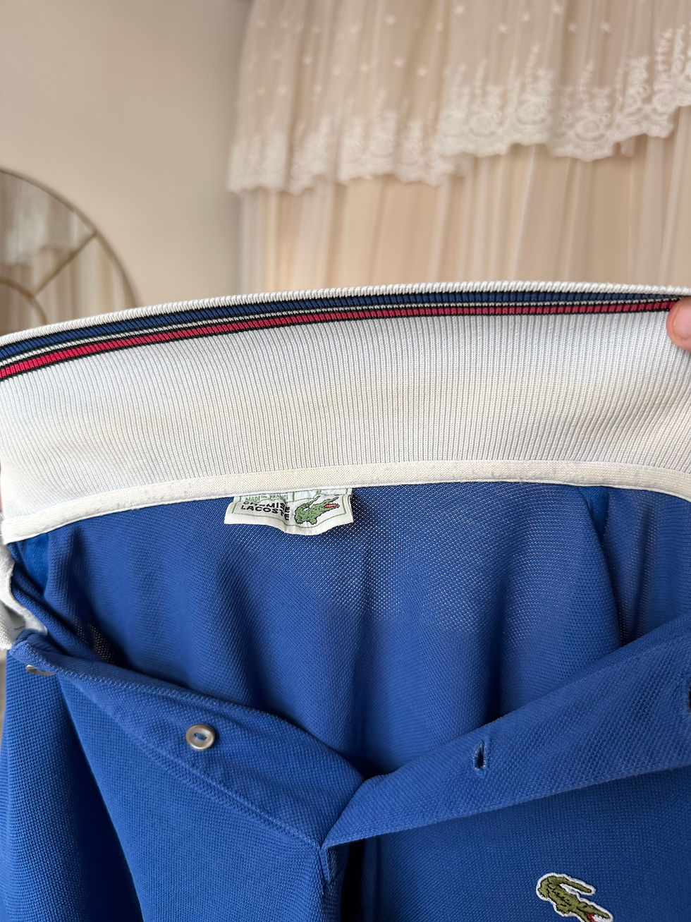 Miniature : Polo Lacoste blanc et bleu taille xl en bon état en coton 
