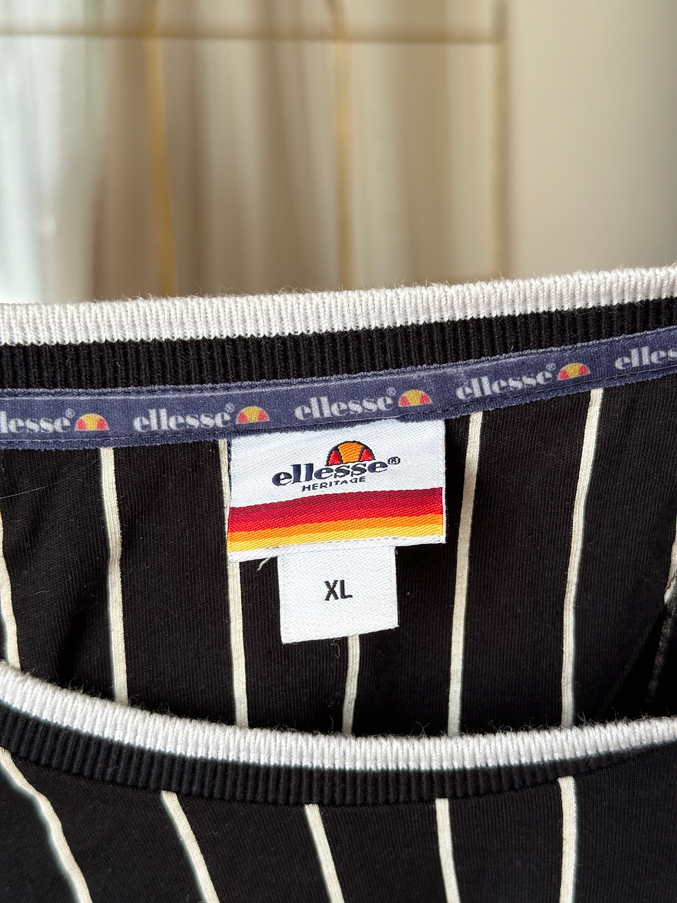 Miniature : T shirt ellesse noir à rayures blanches taille xl en très bon état