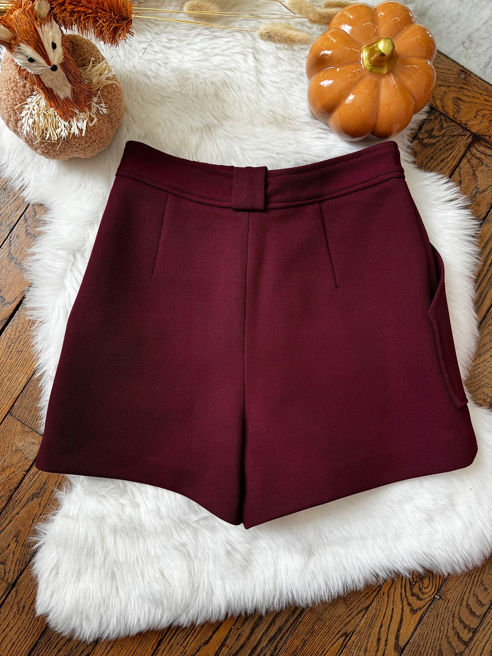 Miniature : Short Zara rouge bordeaux taille s mais taille xs en très bon état 
