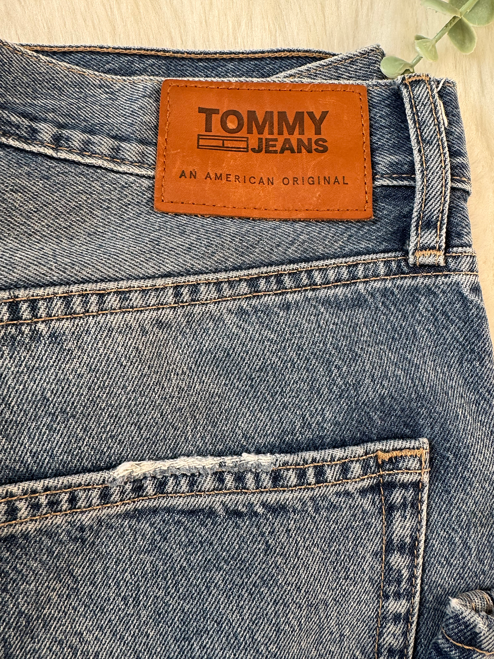 Miniature : Jeans Tommy Hilfiger bleu en très bon état w32l32 taille 44-45cm longueur 106cm 