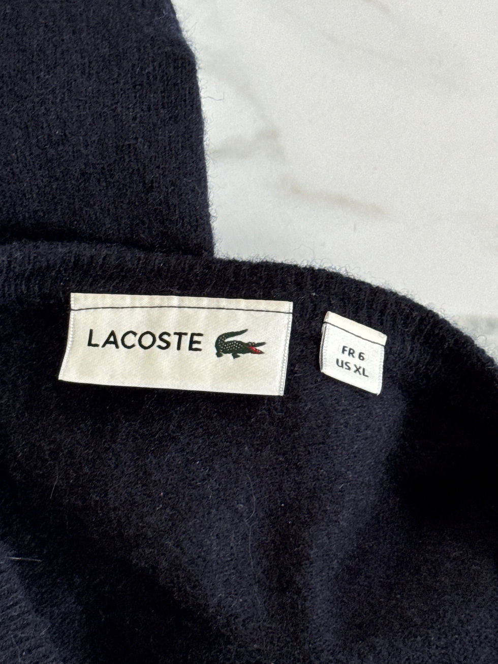 Miniature : Pull Lacoste, taille XL en laine vierge, en très bon état couleur bleu marine