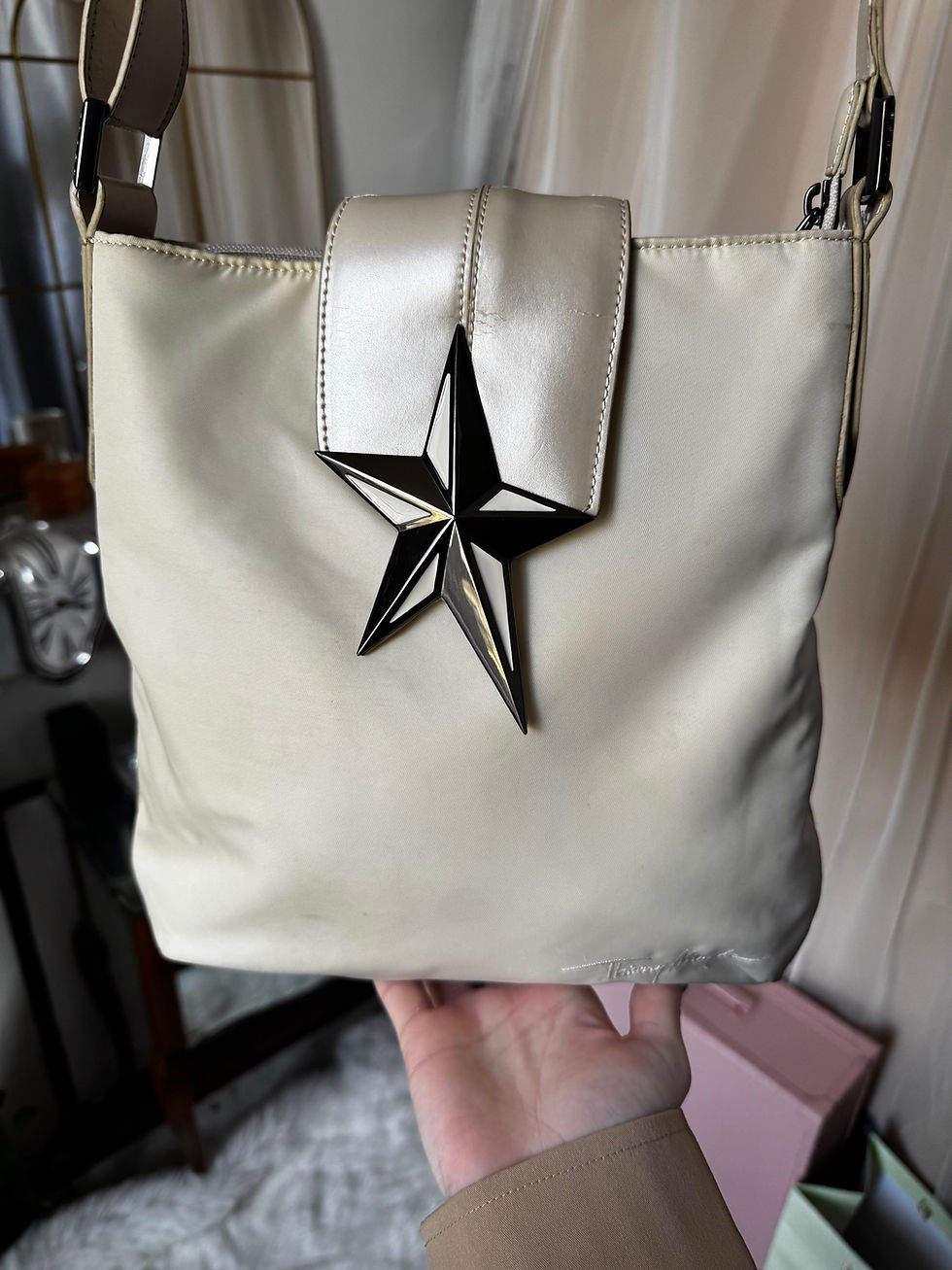 Miniature : Sac à main Thierry mugler couleur crème en bon état 