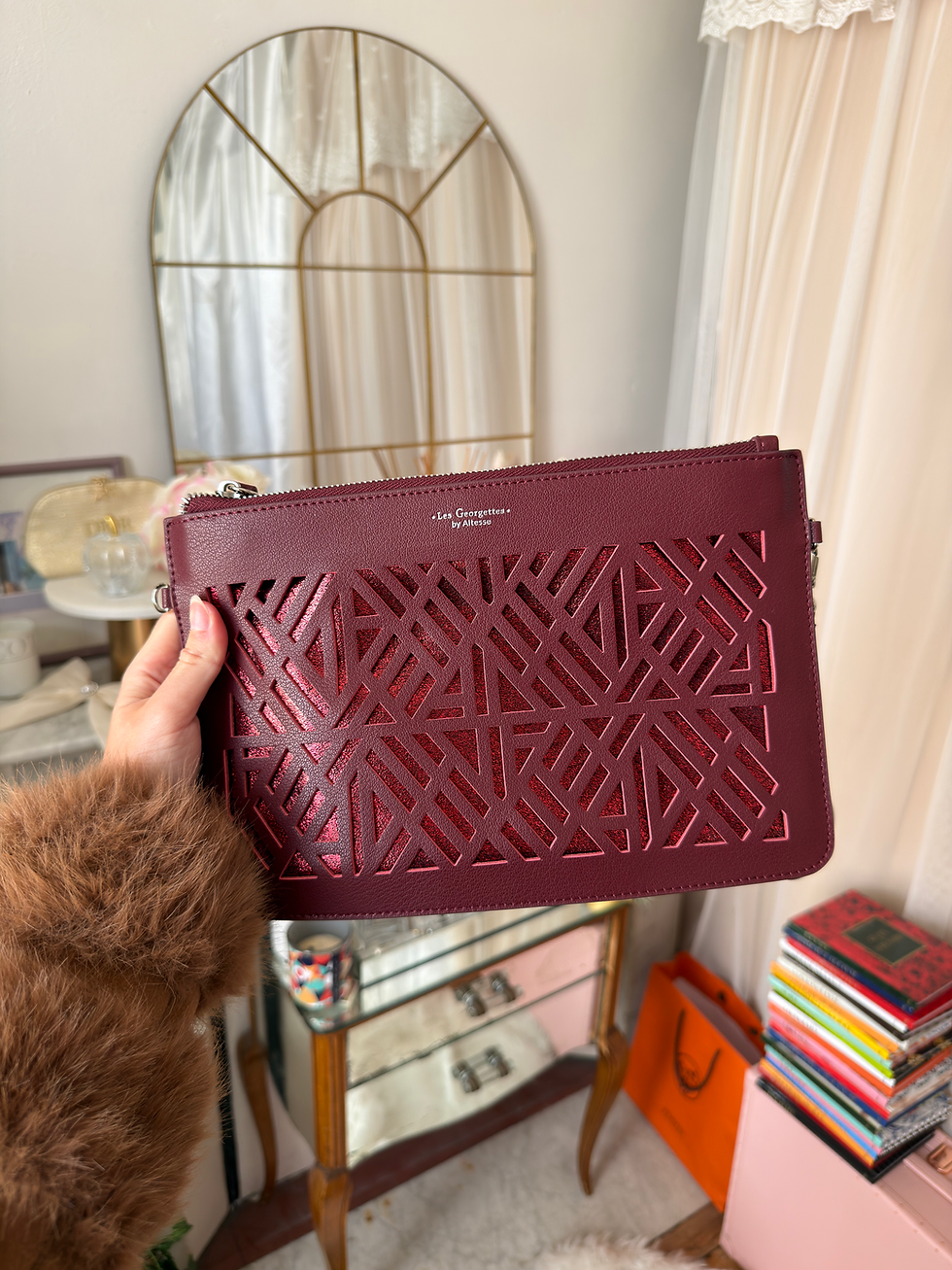Miniature : Pochette les Georgettes by altesse rouge bordeaux en très bon état 