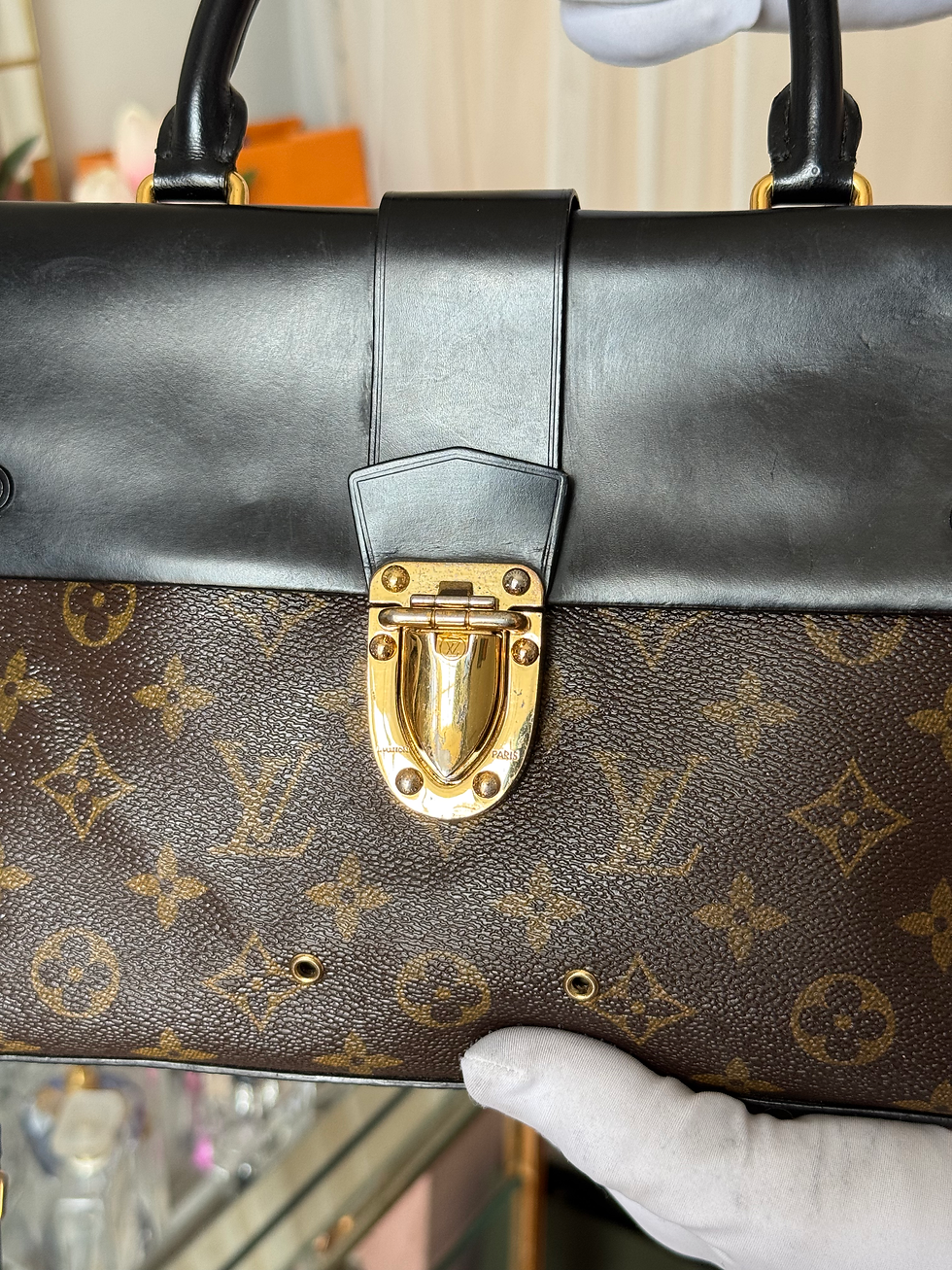 Miniature : Sac à main Louis Vuitton one handle de 2017 modèle rare et recherché.