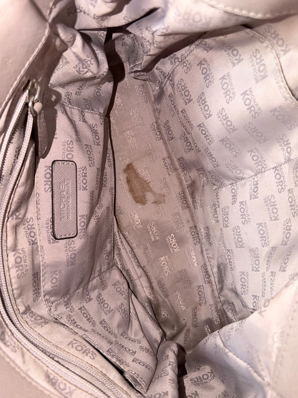 Miniature : Sac à main Mickael kors gris en bon état avec bandoulière hauteur 23 cm longue