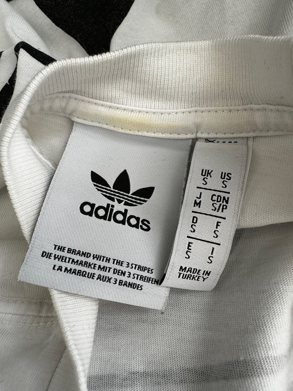 Miniature : T shirt adidas blanc taille s en bon état ( légèrement jauni au col ) 