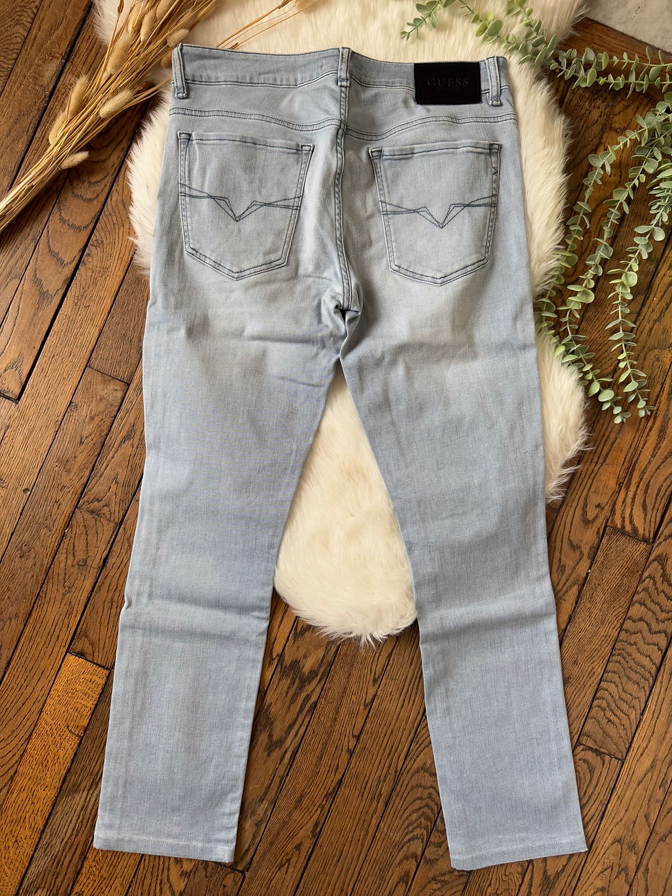 Miniature : Jeans guess bleu taille 42 bleu en très bon état taille 43-44cm  longueur 102 cm