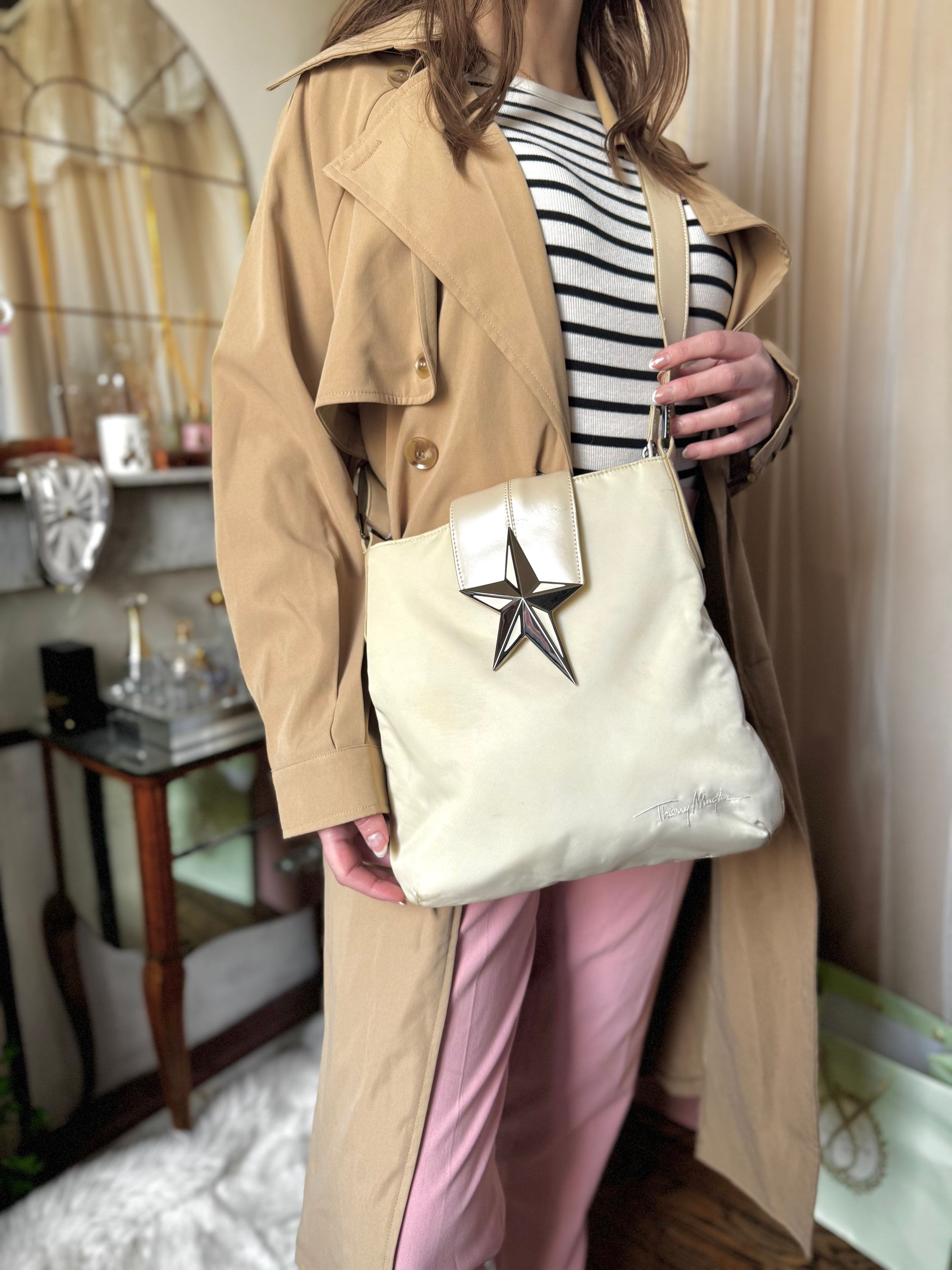 Sac à main Thierry mugler couleur crème en bon état 