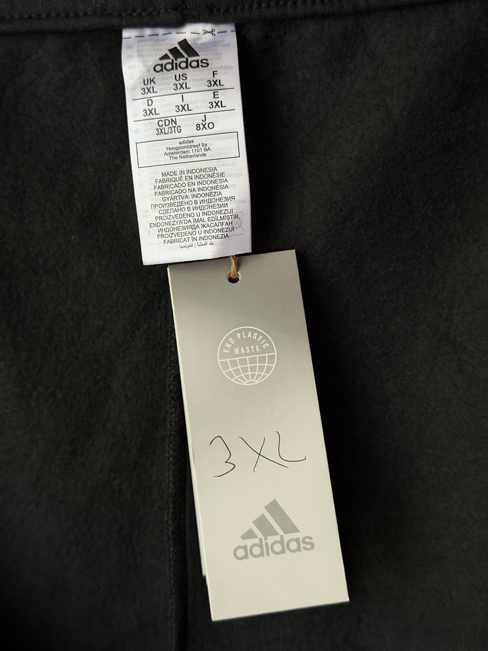 Miniature : Jogging neuf adidas taille 3xl noir avec étiquette 