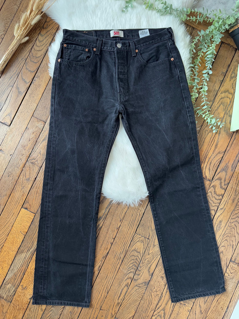 Miniature : Jeans Lévis 501 w34l32 noir en très bon état taille 44cm longueur 107cm