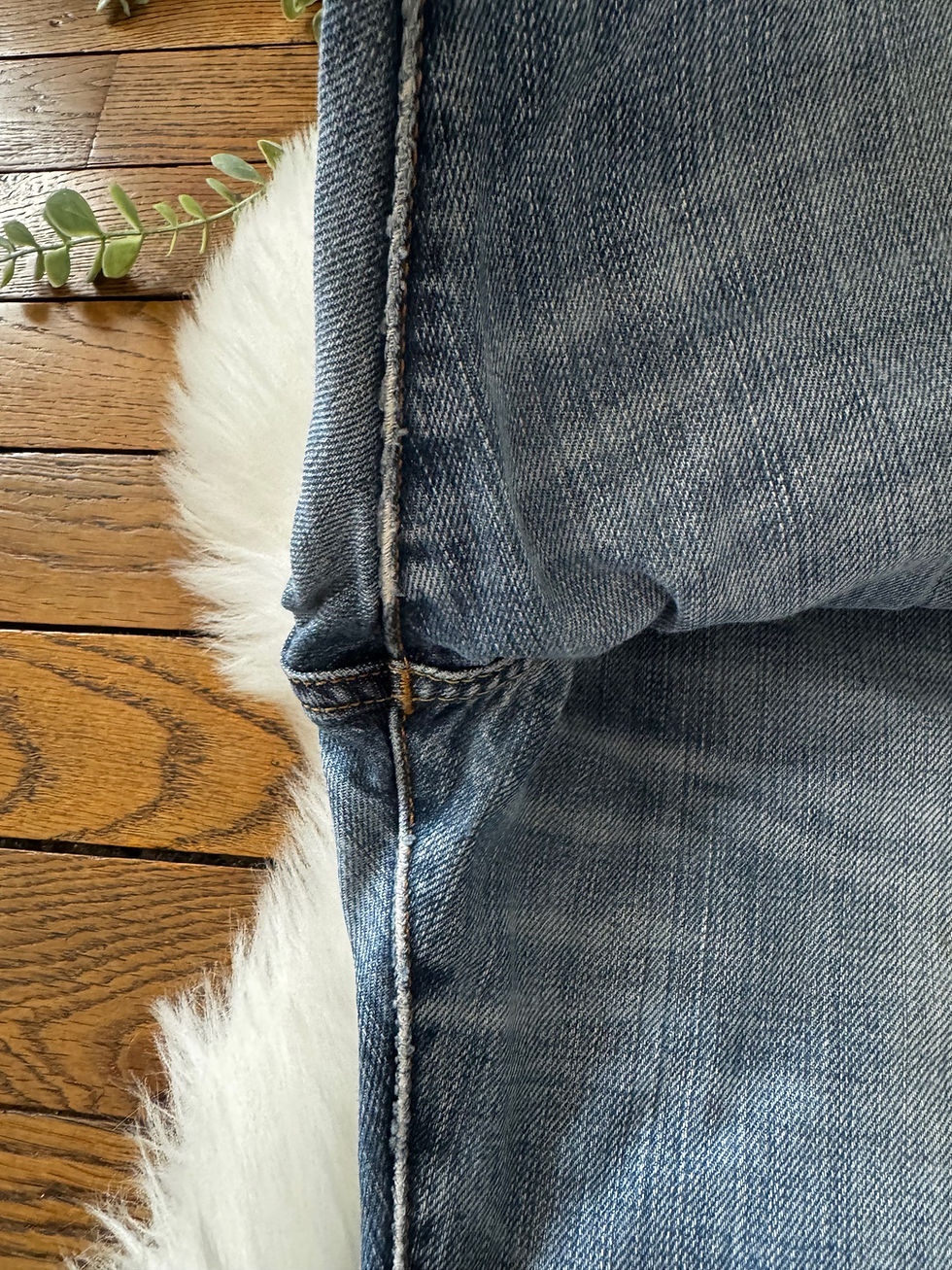Miniature : Jean Levis 501W 33 L 32 couleur bleue en très bon état taille 41 cm longueur 108