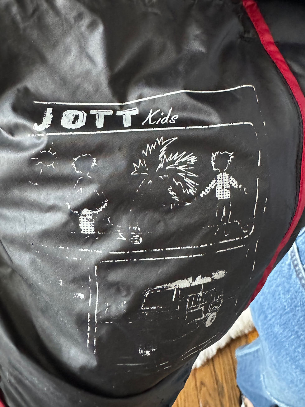 Miniature :  Veste coupe vent noir jott 16 ans ou convient à du s très bon état 