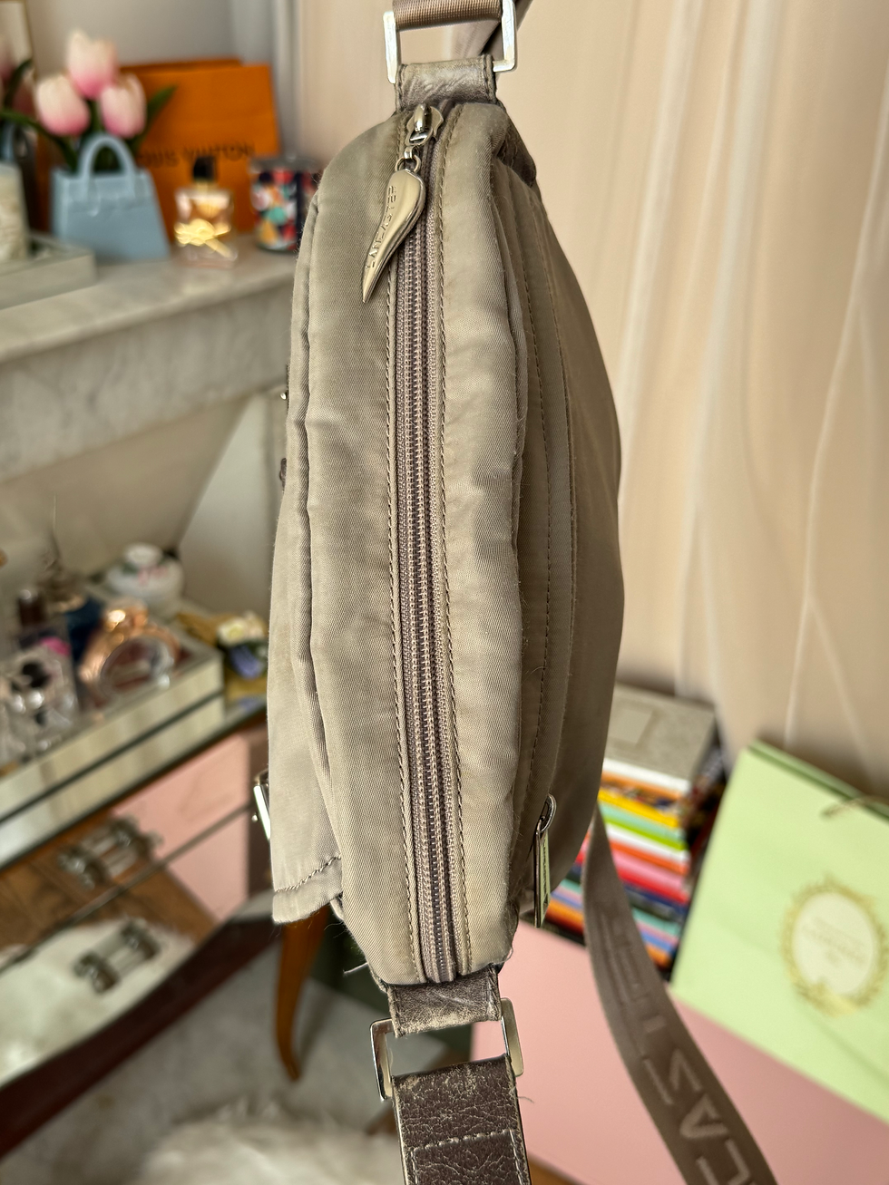 Miniature : Sac lancaster gris de petite taille en très bon état 