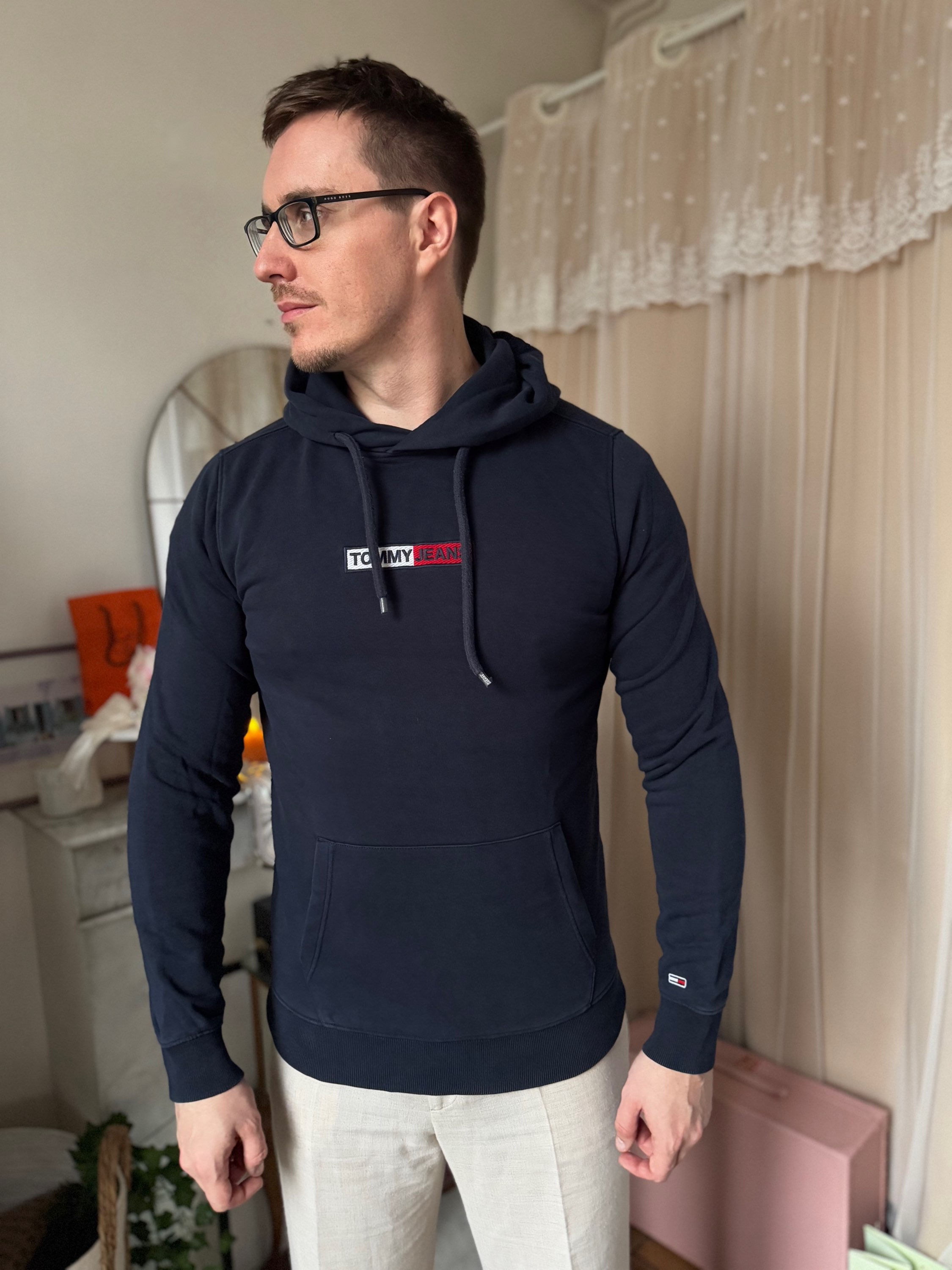 Sweat tommy Hilfiger taille petit xl bleu marine en très bon etat 