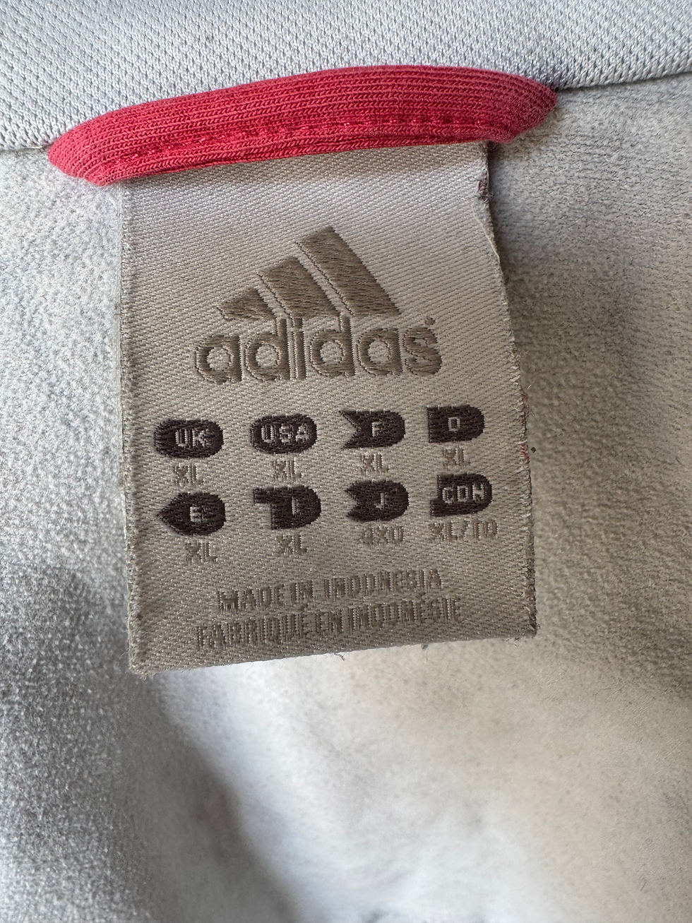 Miniature : Veste jogging adidas gris en très bon état taille xl 