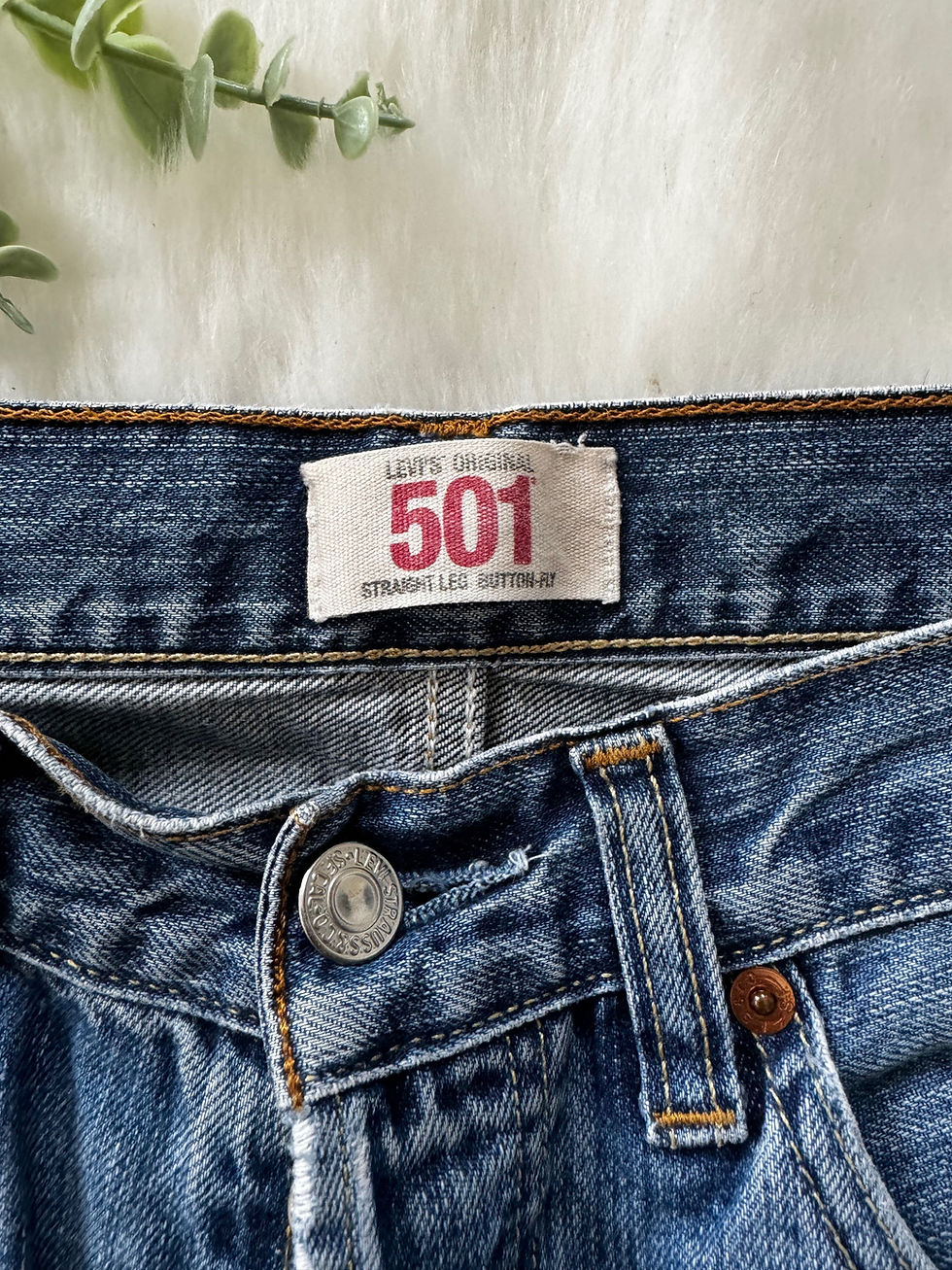 Miniature : Jean Levis 501W 33 L 32 couleur bleue en très bon état taille 41 cm longueur 108