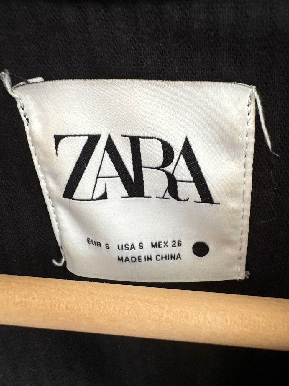 Miniature : Veste Zara noir en très bon état taille s