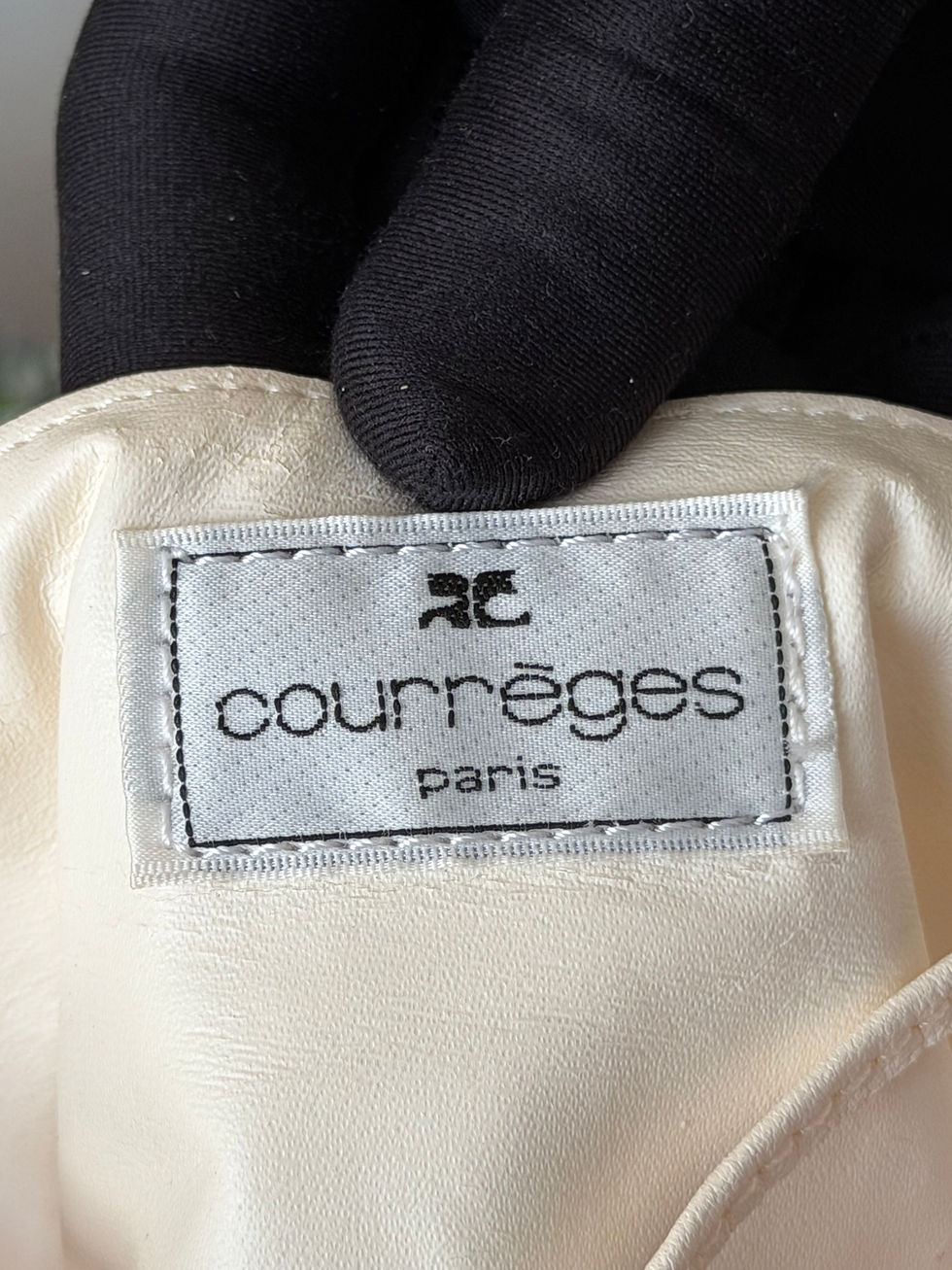 Miniature : Sac Courrèges vintage en nylon rose – Années 2000, logo iconique 