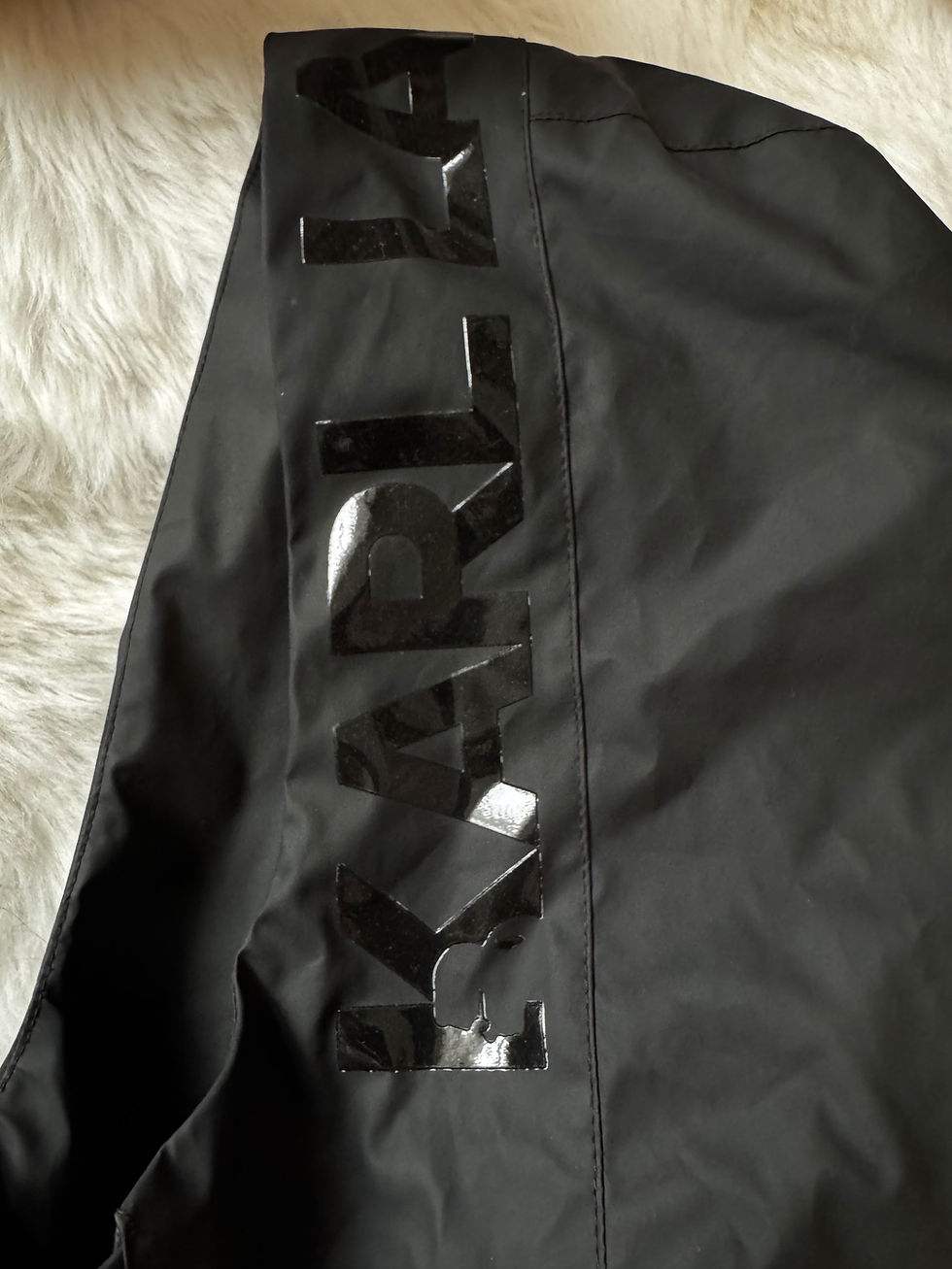 Miniature : Manteau enfant Karl lagerfeld noir en très bon état taille 6 ans 