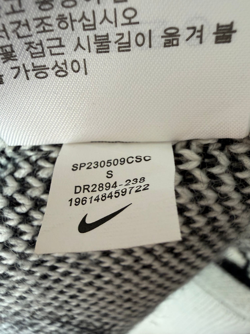 Miniature : Pull Nike x stussy blanc et noir avec motifs en très bon état taille s oversiz