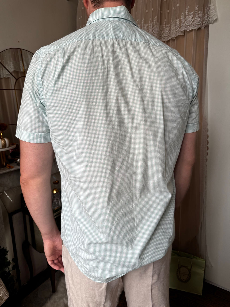 Miniature : Chemise Lacoste taille 42 en bon état en coton , léger jaunie au col 