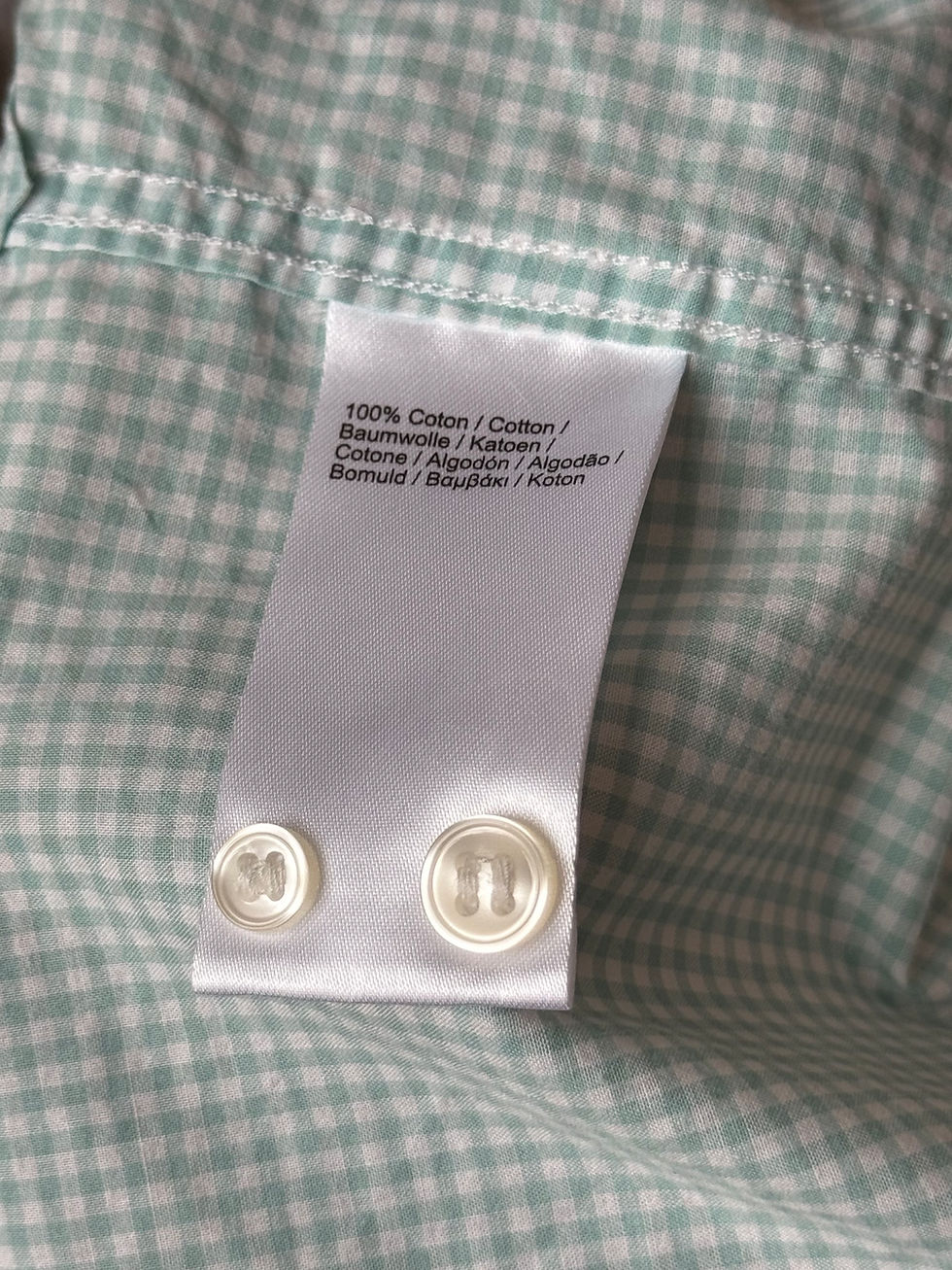 Miniature : Chemise Lacoste taille 42 en bon état en coton , léger jaunie au col 
