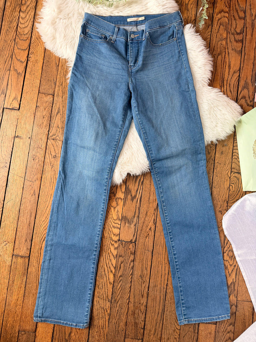 Miniature : Jeans Levis femme w29 bleu en très bon état taille 39cm longueur 115cm 