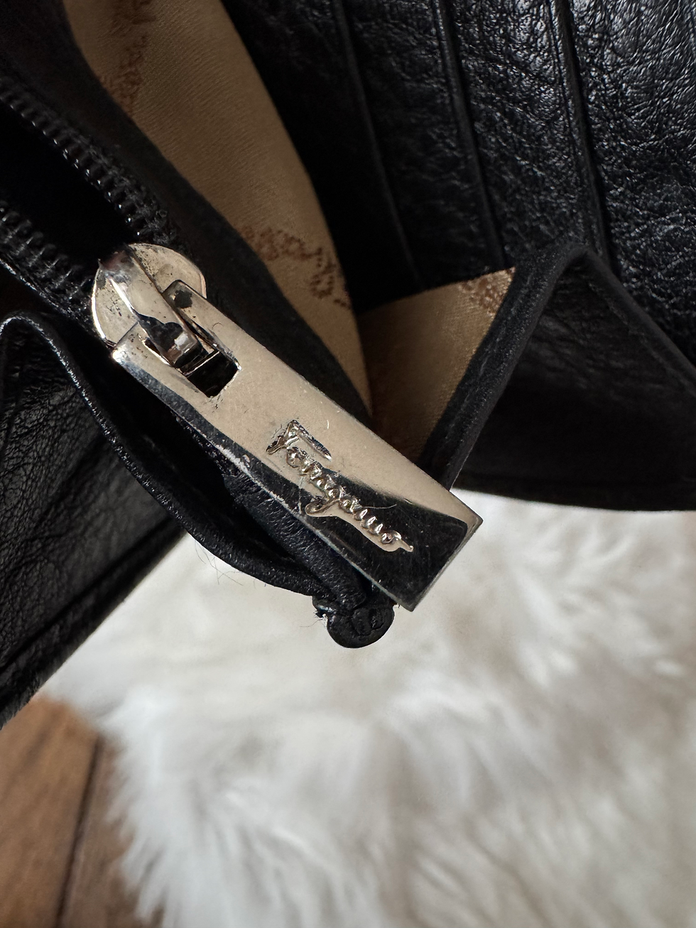 Miniature : Portefeuille Salvatore Ferragamo noir en très bon état 