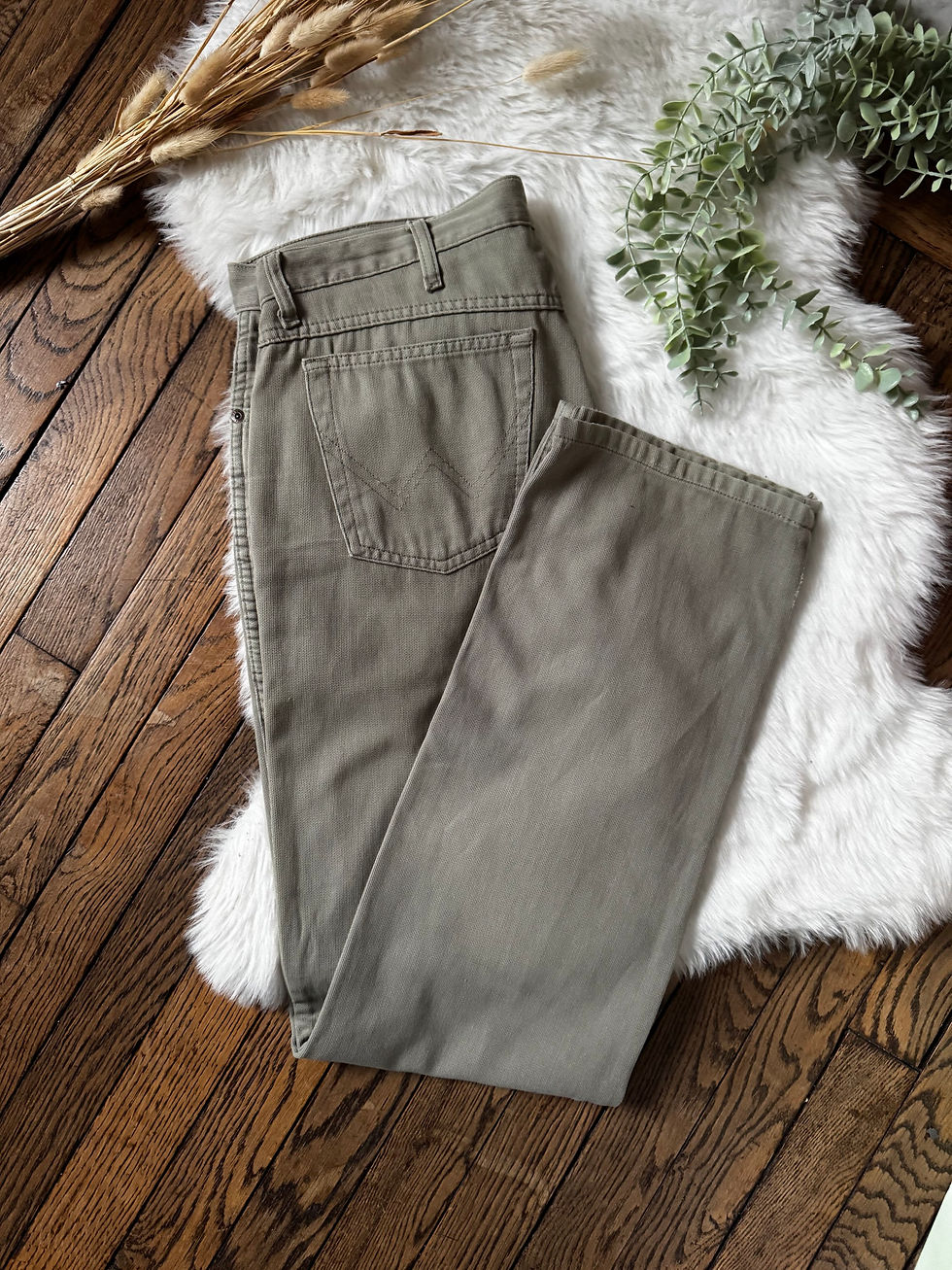 Miniature : Jeans wrangler gris/ vert en très bon état taille 44cm longueur 114