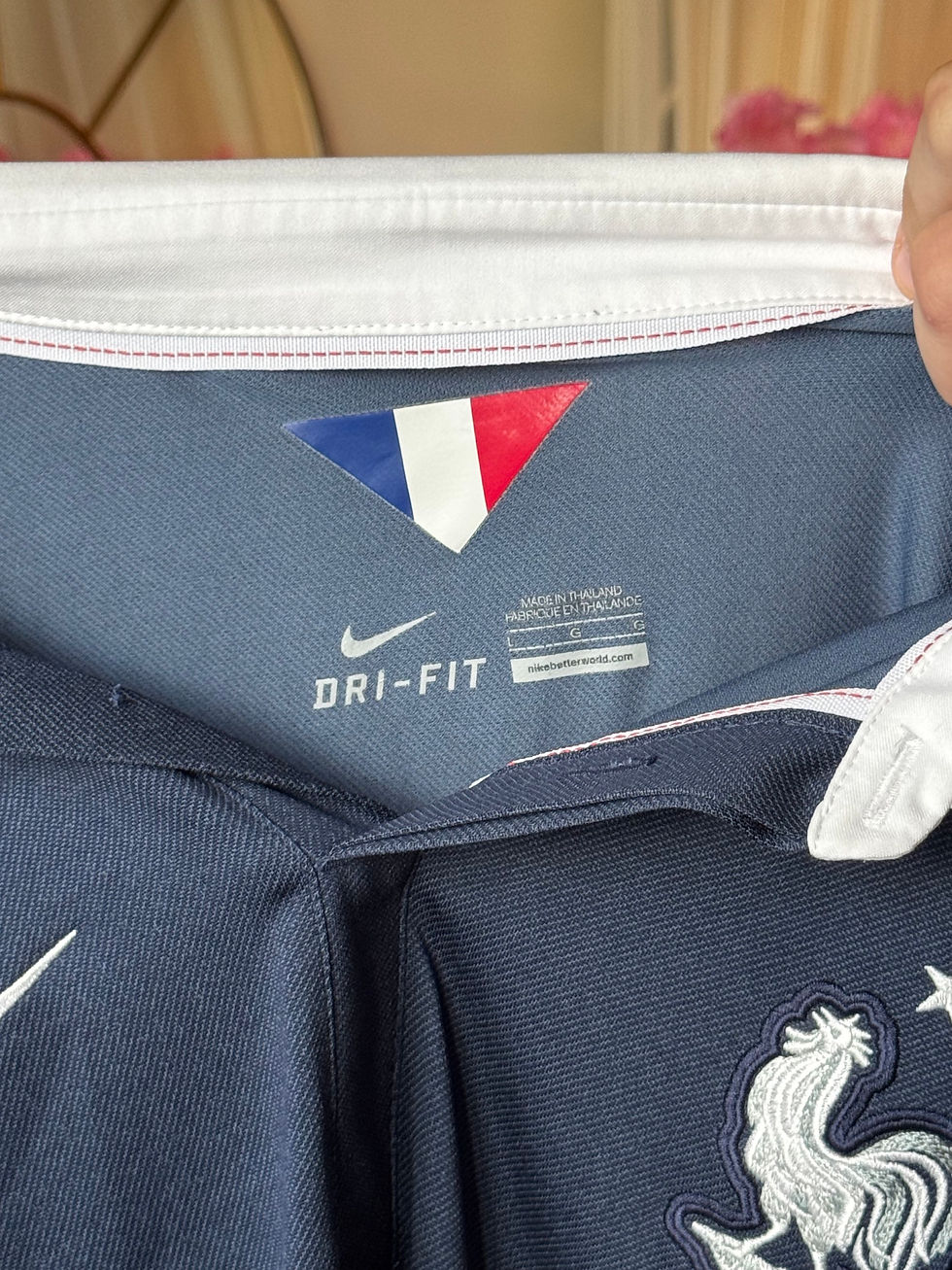 Miniature : Polo Nike équipe de France bleu marine avec col blanc taille L en très bon état 