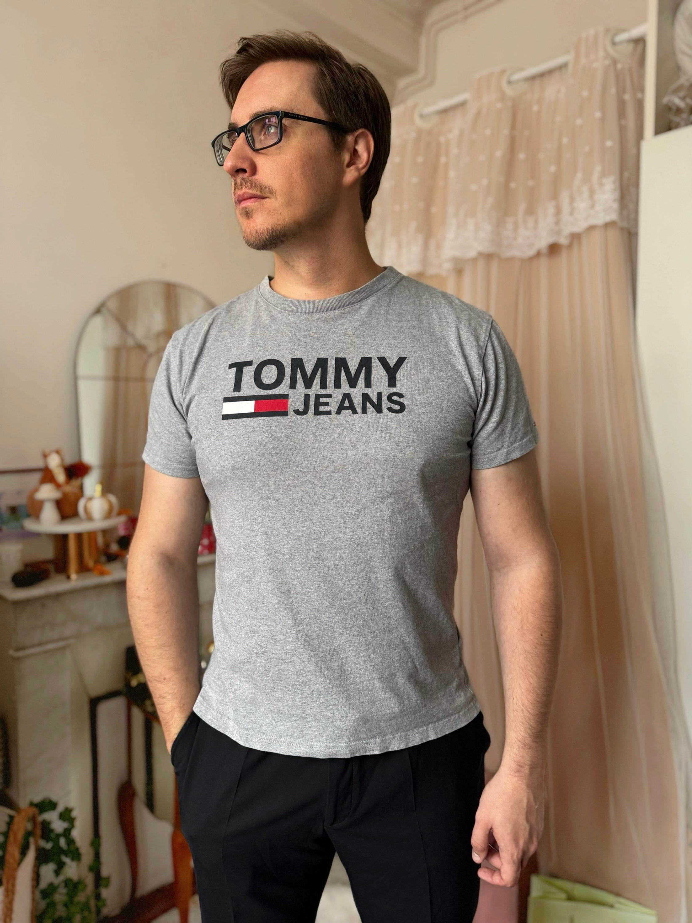 T shirt tommy Hilfiger taille L gris en très bon état 