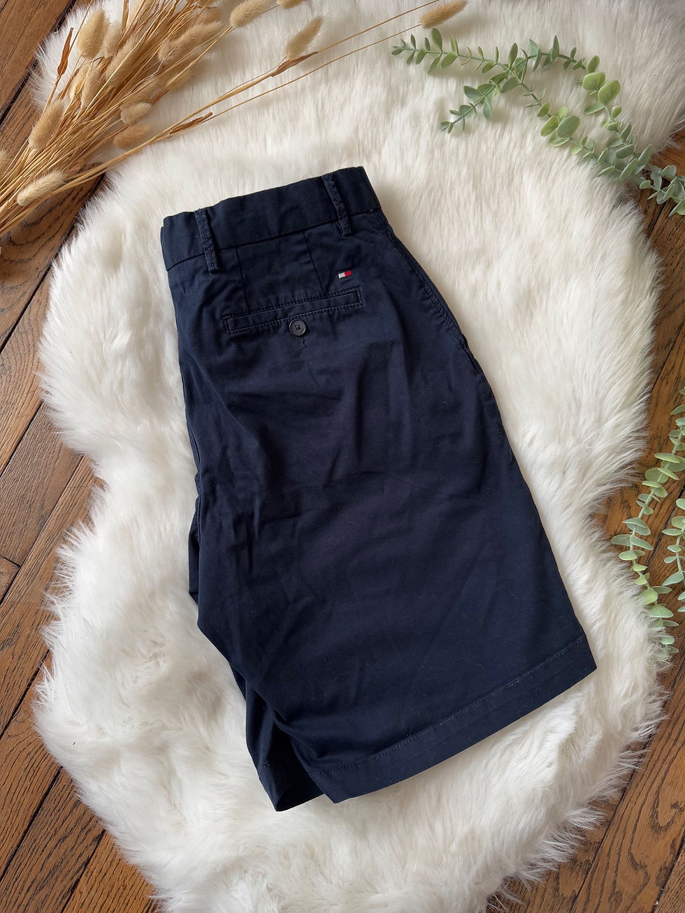 Miniature : Short tommy Hilfiger bleu en très bon état w31 taille 42cm longueur 50 cm