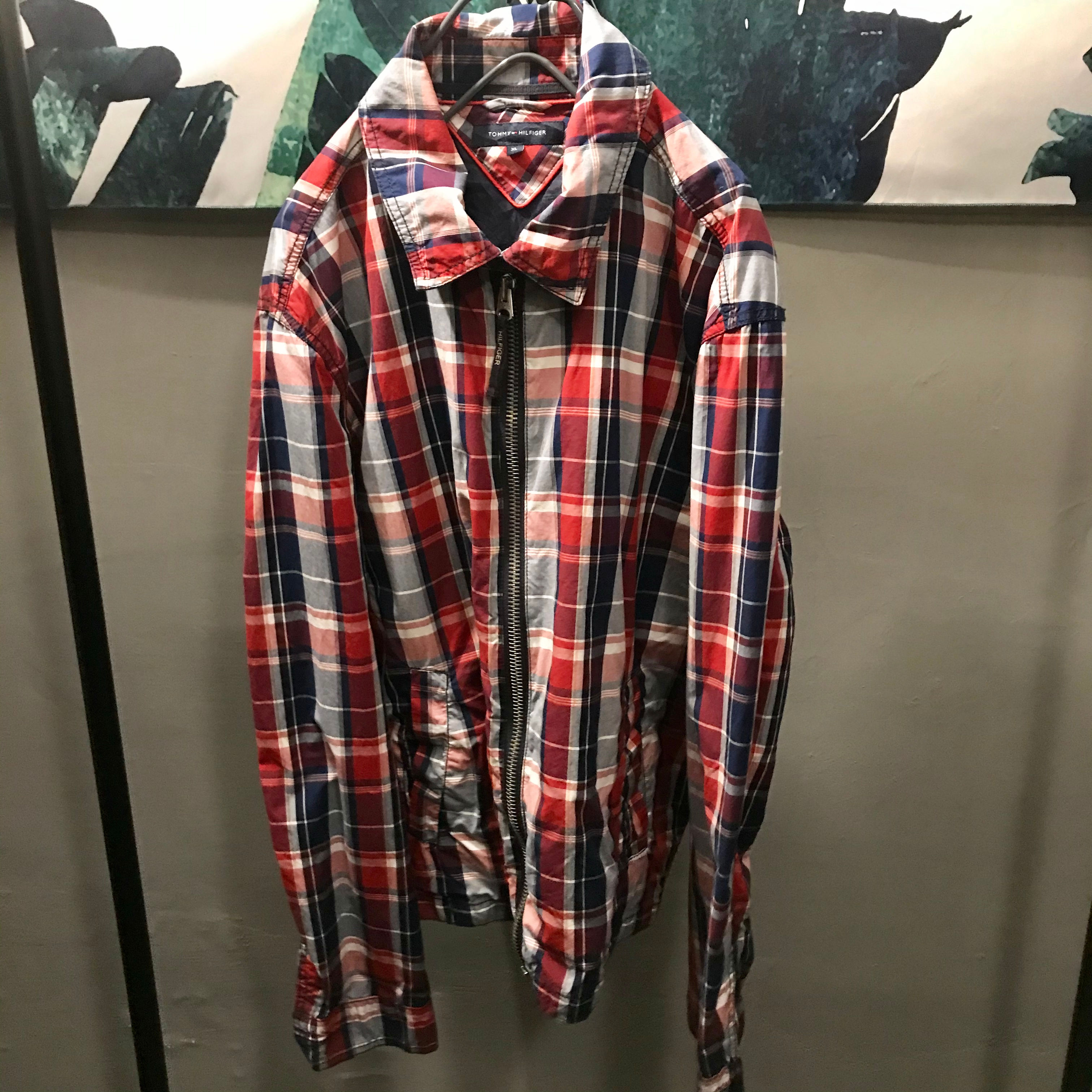 38-Tommy Hilfiger