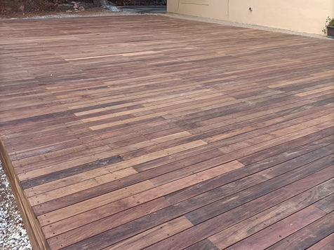 Exterior floor in pergomalaga stained wood