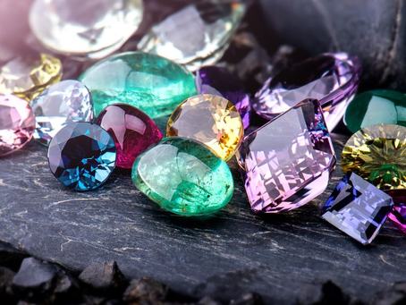 Discover Your Lucky Gemstone According to Your Moon/Sun Sign