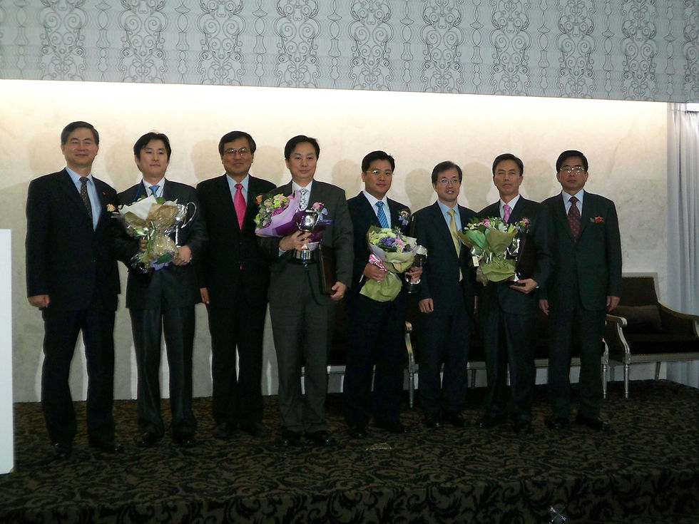 Innovation Award from SKT, Mr. Henry Kihwan Kim