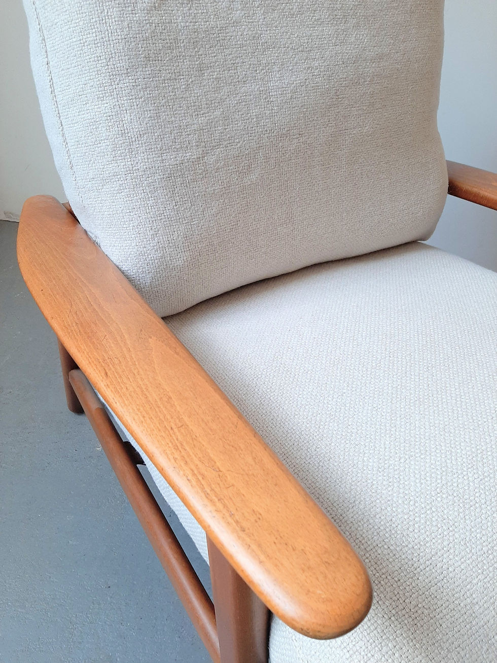 Thumbnail: Hans Wegner lounge chair