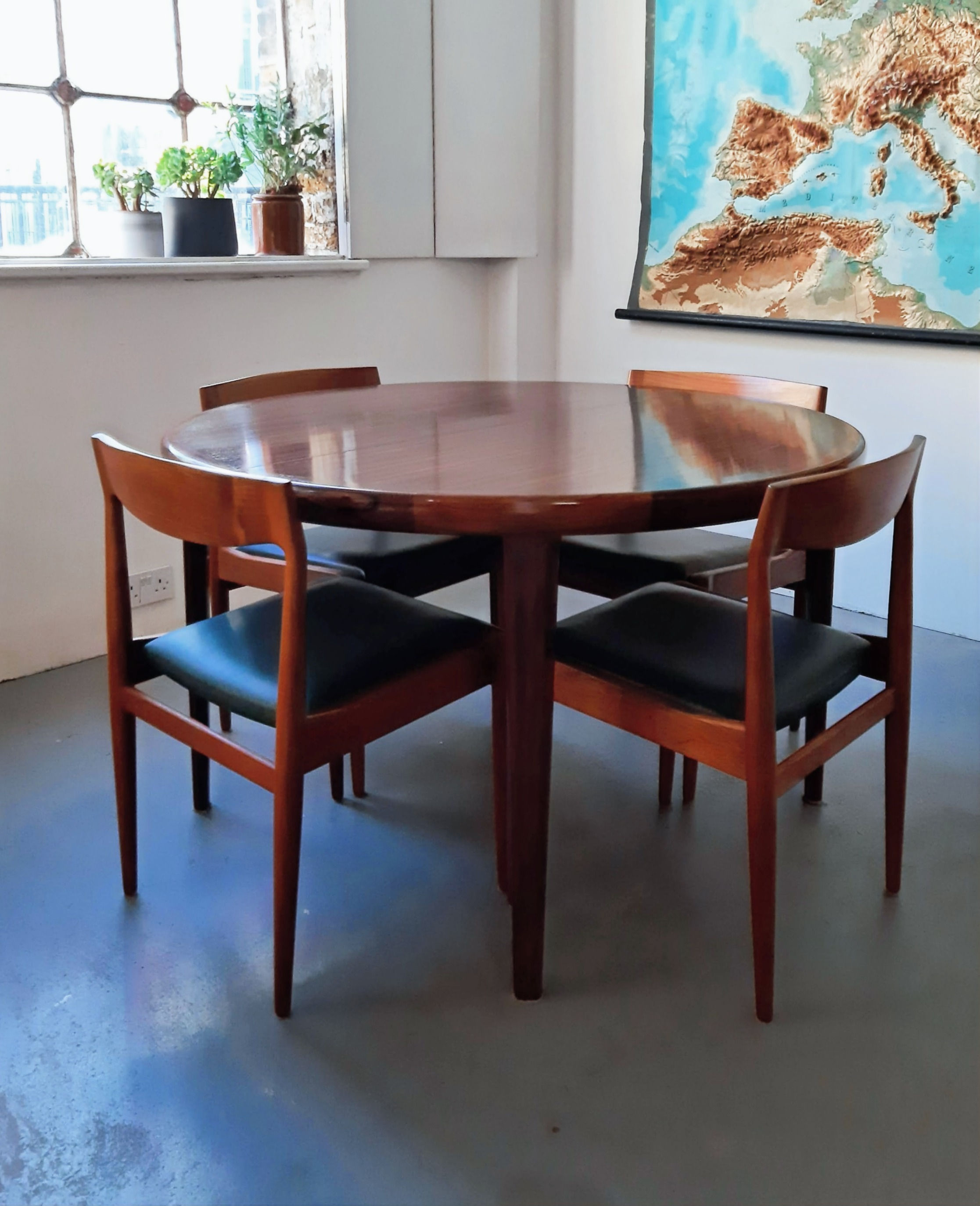 Mid-century Round Rosewood Dining Table by VV Mobler, Denmark