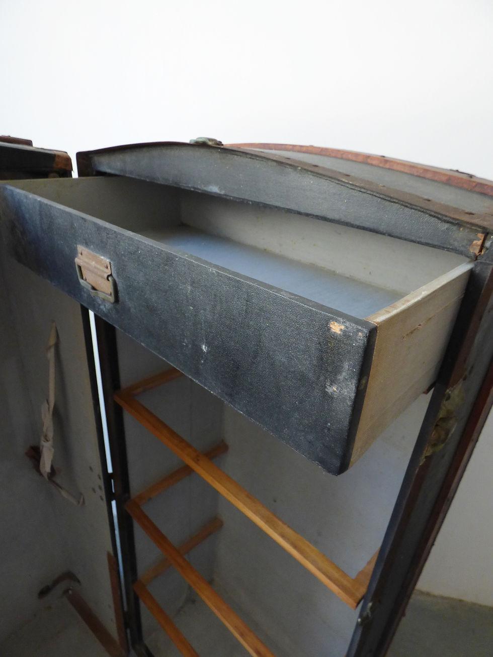 Thumbnail: Huge vintage steamer / wardrobe trunk