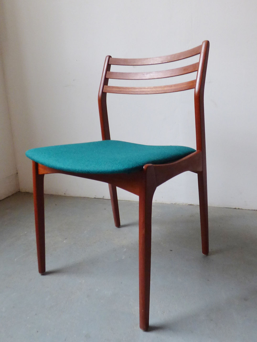 Thumbnail: Set of 4 mid-century Danish dining chairs by Vestervig Eriksen