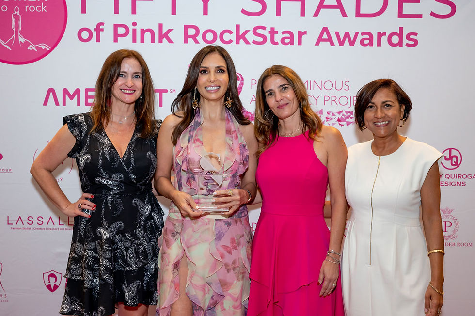 Luciana Tabeni junto a Giselle Blondet, Florencia Tabeni, y Mildred Riscigno