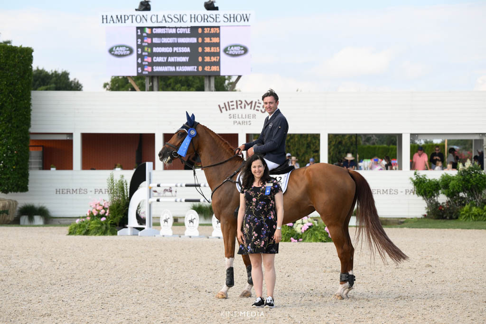 Christian Coyle de Irlanda y Ma Pomme De Tamerville, una yegua Belgian Warmblood de 11 años, ganaron la competencia principal del domingo