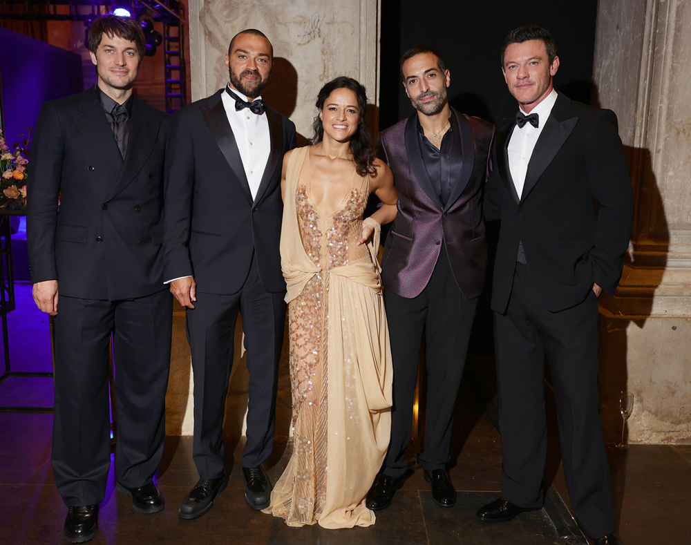 Lucas Bravo, Jesse Williams, Michelle Rodríguez y Mohammed Al Turki 