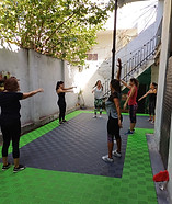 patio exterior entrenamiento elongación