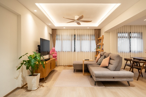 Lighting play a part in enhancing the brightness and spaciousness of the space 