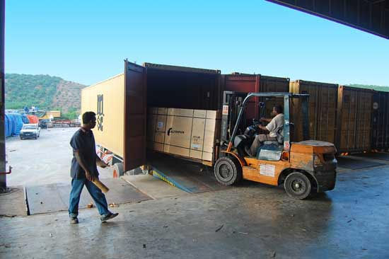container-loading-supervision-1530610100-4052766.jpeg