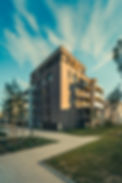 Mehrfamilienhaus mit Grünanlage