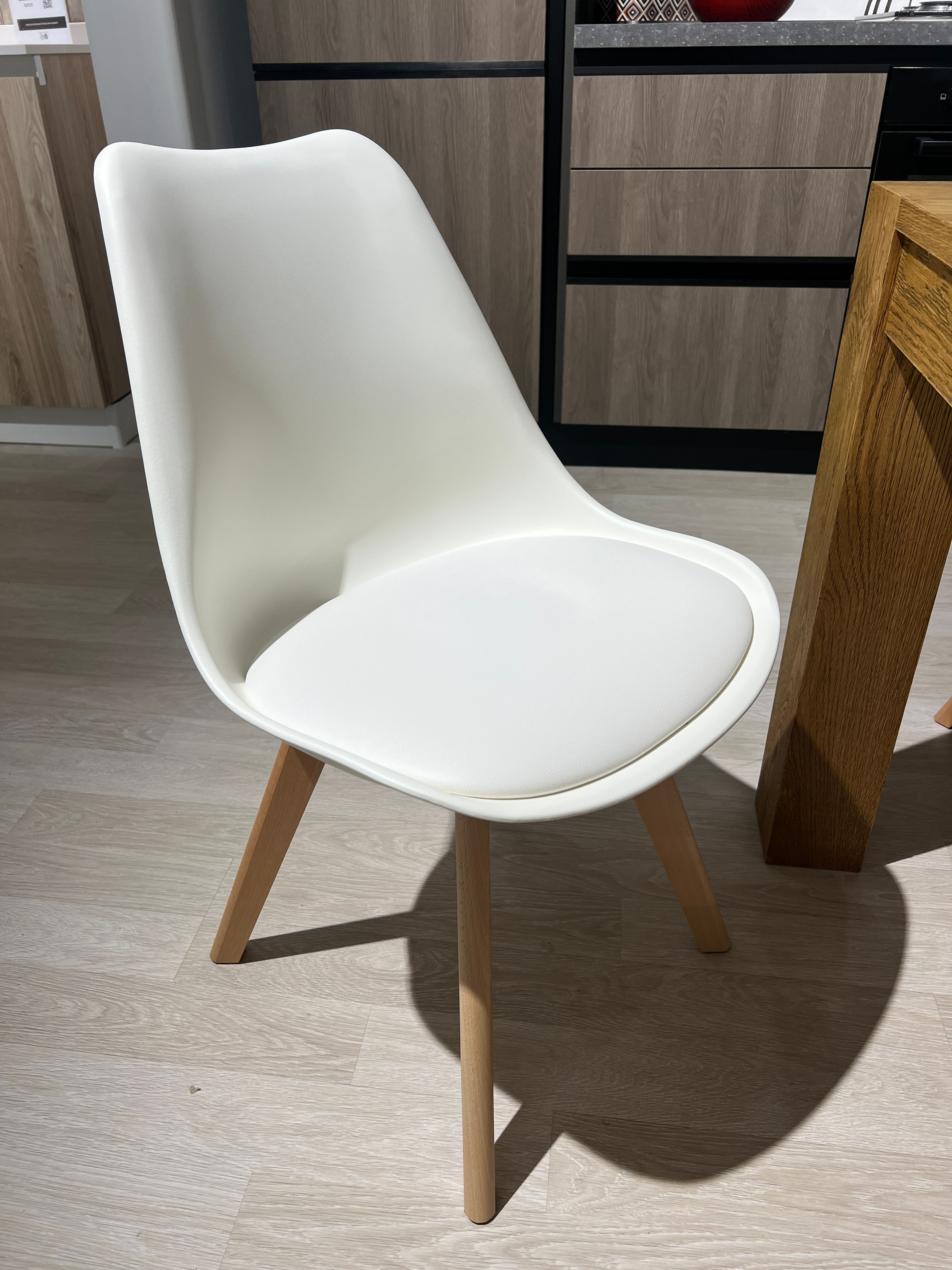 SEDIA POLIPROPILENE BIANCA CON STR. LEGNO A9-TESE764